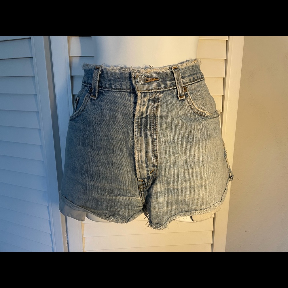 Distressed highwaisted Levi denim shorts